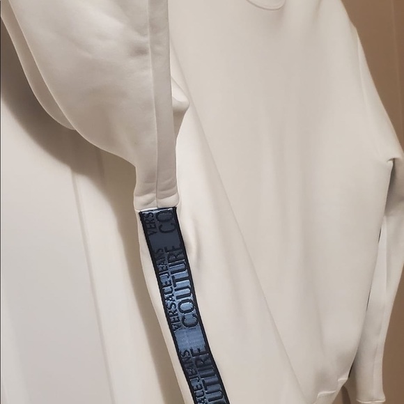 SOLD - VERSACE sweater - Picture 3 of 7